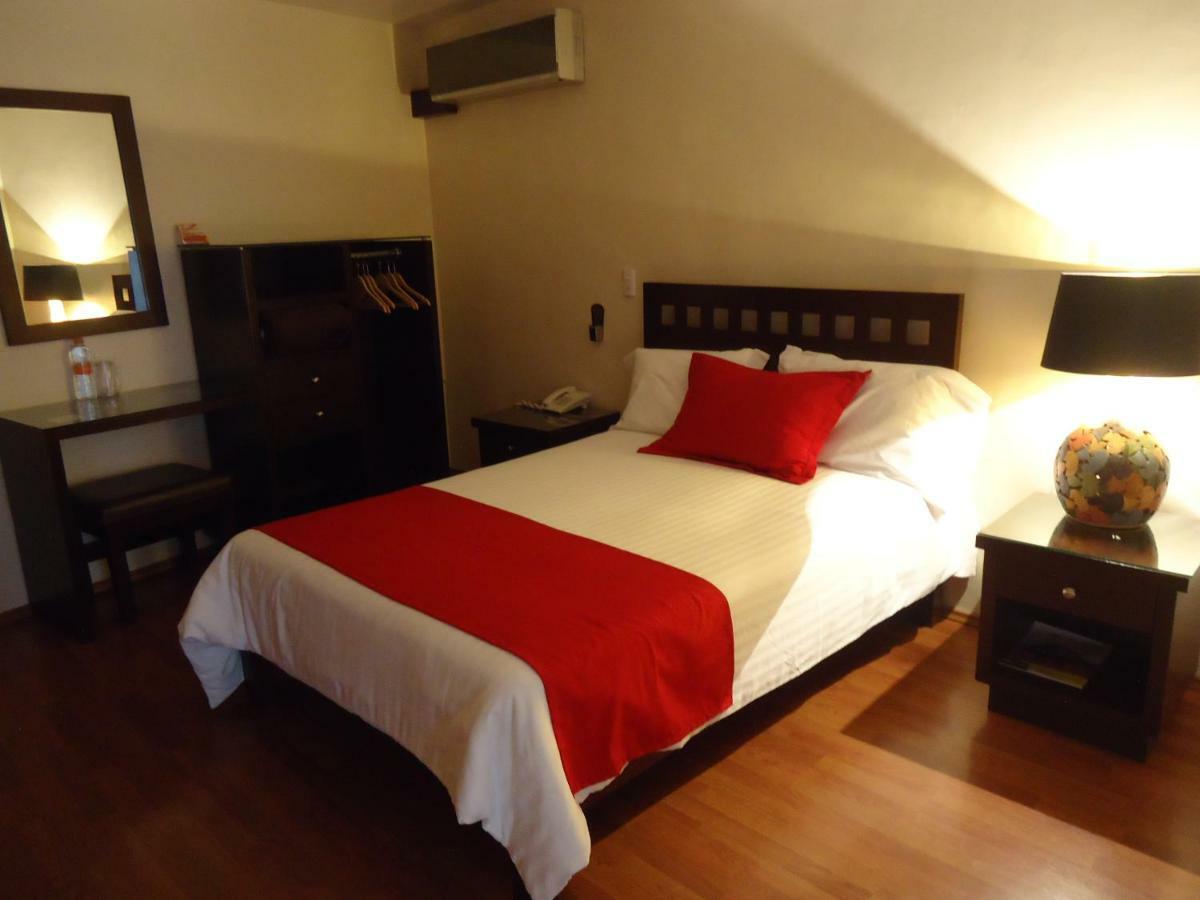 Plaza San Carlos Hotel *